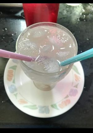 A picture of Lemon juice.