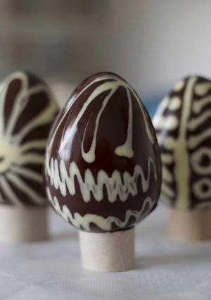 Una foto de Huevos de Pascua originales y modernos