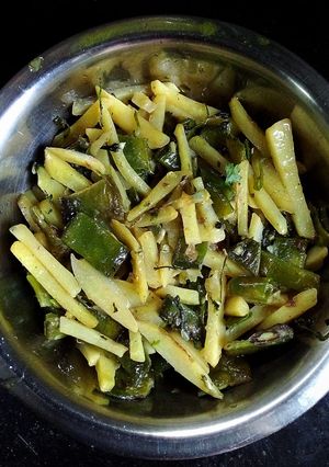 শিম আলু ভাজা(shim aloo bhaja recipe in Bengali) রেসিপির প্রধান ছবি