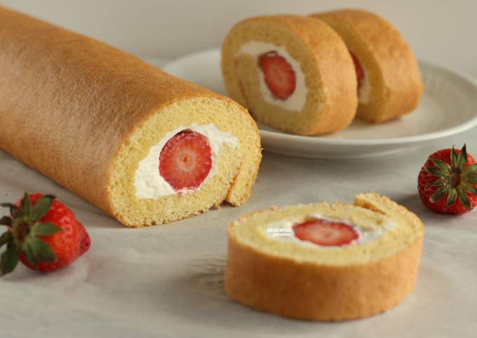 Simple Way to Make Tasty Strawberry Swiss Roll Cake