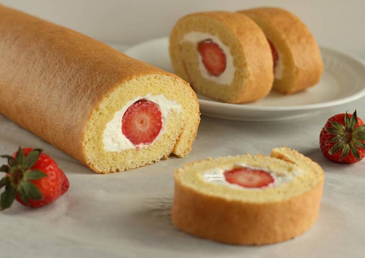 Strawberry Swiss Roll Cake Strawberry Swiss Roll Cake