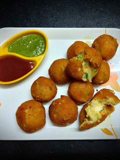 ચીઝ બોલ્સ(cheese balls in Gujarati) રેસીપી મુખ્ય ફોટો