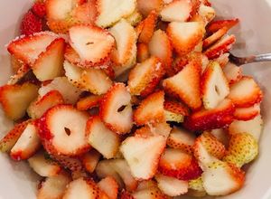 Hình của món Dâu tây Đà Lạt dầm đường.