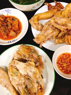 Hình của món Gà hấp muối.
