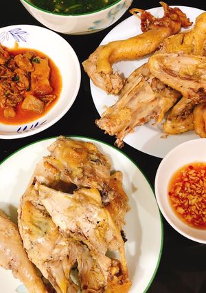 Hình của món Gà hấp muối.