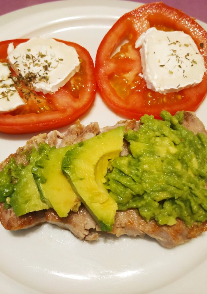 Una foto de Filete de atún con aguacate 🥑 🤤