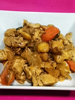 Una foto de Pollo con almendras estilo chino
