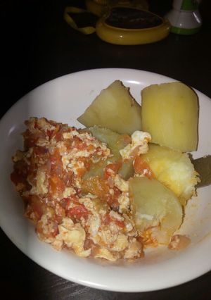 A picture of Sweet potatoes and egg sauce.
