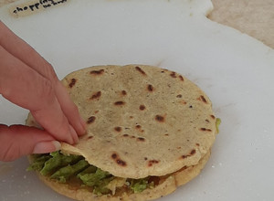 Una foto de Pín con manteca (región maya), gorditas en centro del país