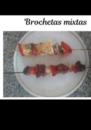 Una foto de Brochetas mixtas