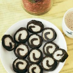 A picture of No Bake Oreo Rolls.