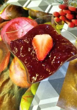صورة لوصفة أسهل طريقة لمربى الفراولة 🍓❤️😋