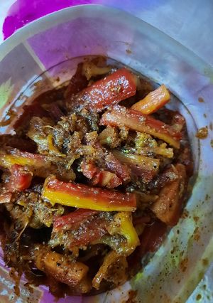 A picture of Gobhi Gaajar ka Achaar.