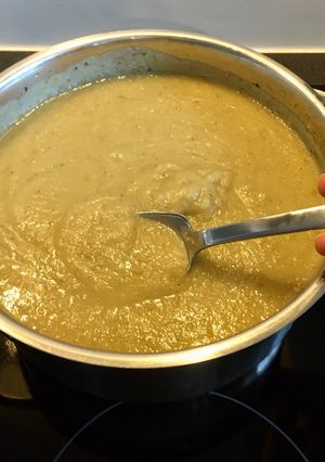 Une photo de Potage aux céleri-rave, panais, courgette et haricots mungo