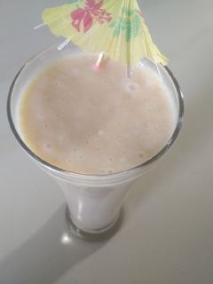ચીકુ મિલ્ક શેક (Chikoo Milk Shake Recipe In Gujarati) રેસીપી મુખ્ય ફોટો