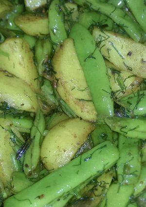 A picture of Potato beans fried.