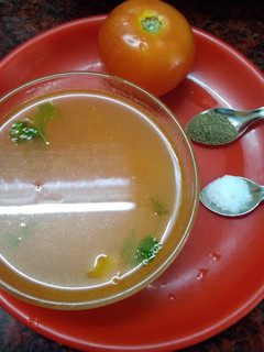 தக்காளி சூப்(Thakkali soup recipe in tamil) செய்முறை முக்கிய புகைப்படம்