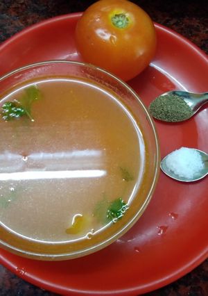 தக்காளி சூப்(Thakkali soup recipe in tamil) செய்முறை முக்கிய புகைப்படம்