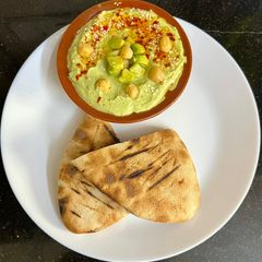 A picture of Healthy Avocado 🥑 Hummus With Pita Bread 🫓.