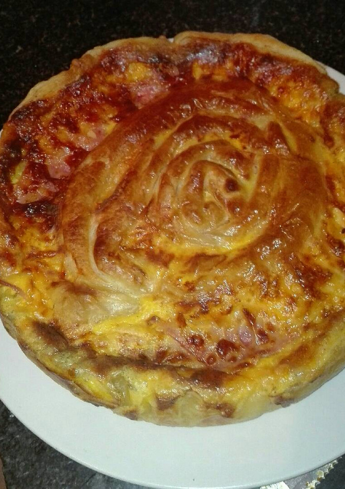 Una foto de Quiche de queso brie y jamón York en la olla GM g