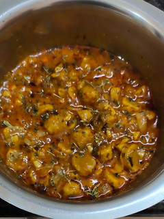 गट्टे की सब्जी (gatte ki sabzi recipe in Hindi) रेसिपी मुख्य फोटो