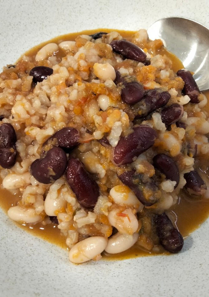Una foto de Alubias con verduras