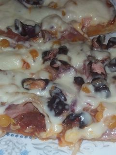 Pizza ahogy mi szeretjük :) recept fotója