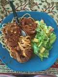 Cetogénica: codillo guisado spaghetti integral y ensalada verde
