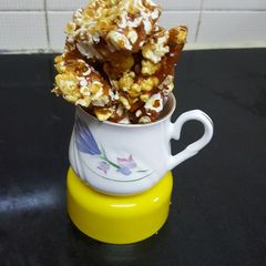 A picture of Caramel popcorn bars.