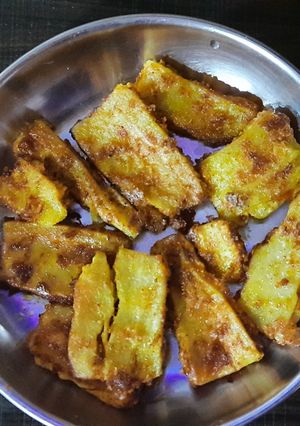 क्रिस्पी कारले (crispy karla recipe in marathi) रेसिपी चे मुख्य फोटो