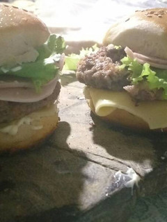 Una foto de Pan de hamburguesa casero 😋
