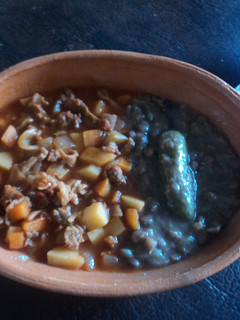 Una foto de Guisado ranchero de cerdo y chorizo con verduras de la huerta el Ocote