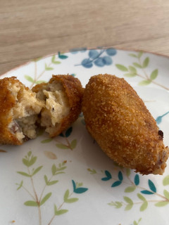 Una foto de Croquetas de jamón y cebolla caramelizada