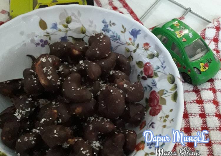 Kacang Mete Coklat Salju