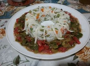 Une photo de Salade composée, riz et poivron vert