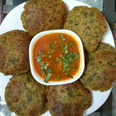 A picture of Kasturi Methi Masala Puri With Potato Curry.