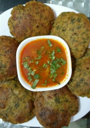 A picture of Kasturi Methi Masala Puri With Potato Curry.