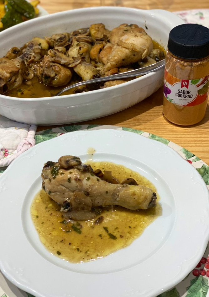 Una foto de Pollo al ajillo