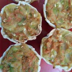 Una foto de Tarteletas veganas de zapallito y zanahoria