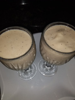 A picture of Apple and banana smoothie.