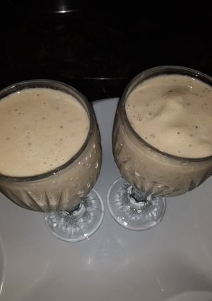 A picture of Apple and banana smoothie.