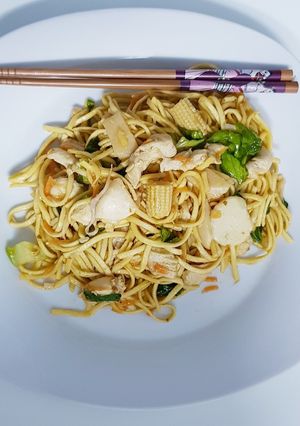 Φωτογραφία της συνταγής Chow Mein με κοτόπουλο και λαχανικά