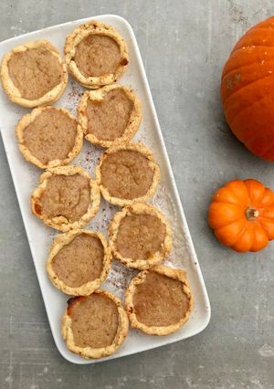A picture of Mini Pig Pumpkin Pie Treats.