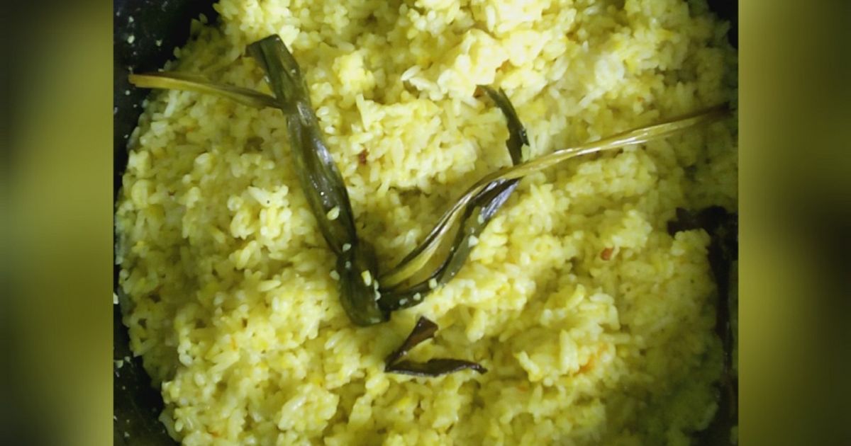 Resep Nasi Kuning Rice Coocker Simple Enak. oleh ichanayla - Cookpad