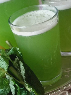 Una foto de Batido de limón hierbabuena
