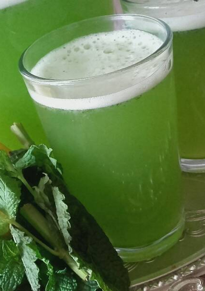 Una foto de Batido de limón hierbabuena