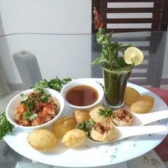 A picture of Tangy Chatpati Masaledar Pani Puri.