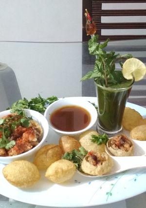 A picture of Tangy Chatpati Masaledar Pani Puri.
