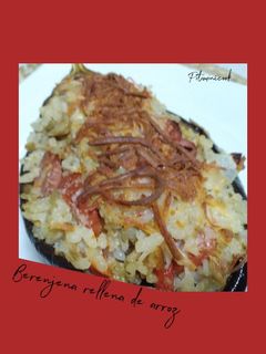 Una foto de Berenjena rellena de arroz