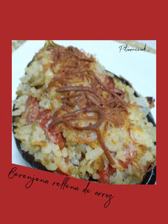 Una foto de Berenjena rellena de arroz